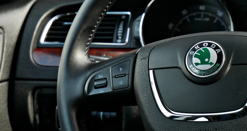 Skoda Superb cena 32900 przebieg: 313508, rok produkcji 2009 z Legionowo małe 781